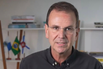 Paes chama Castro de ‘omisso e conivente’ e denuncia 'caráter eleitoreiro' na prisão de vereador do PSD