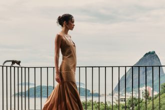 Após a pausa de uma década do evento e tentativa de relançamento em 2016 sob outro nome, a semana de moda do Rio de Janeiro retorna ao Píer Mauá