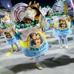 Ala "Neoconservadores em conserva" do desfile da Acadêmicos de Niterói