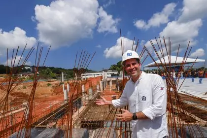 Prefeito Eduardo Cavaliere inicia mandato nas obras do BRT na Zona Oeste e promete seguir no caminho de Paes