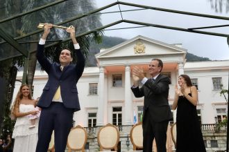 Carnaval 2027 com 15 escolas no Grupo Especial e reajuste anual dos servidores: os compromissos do novo prefeito Cavaliere