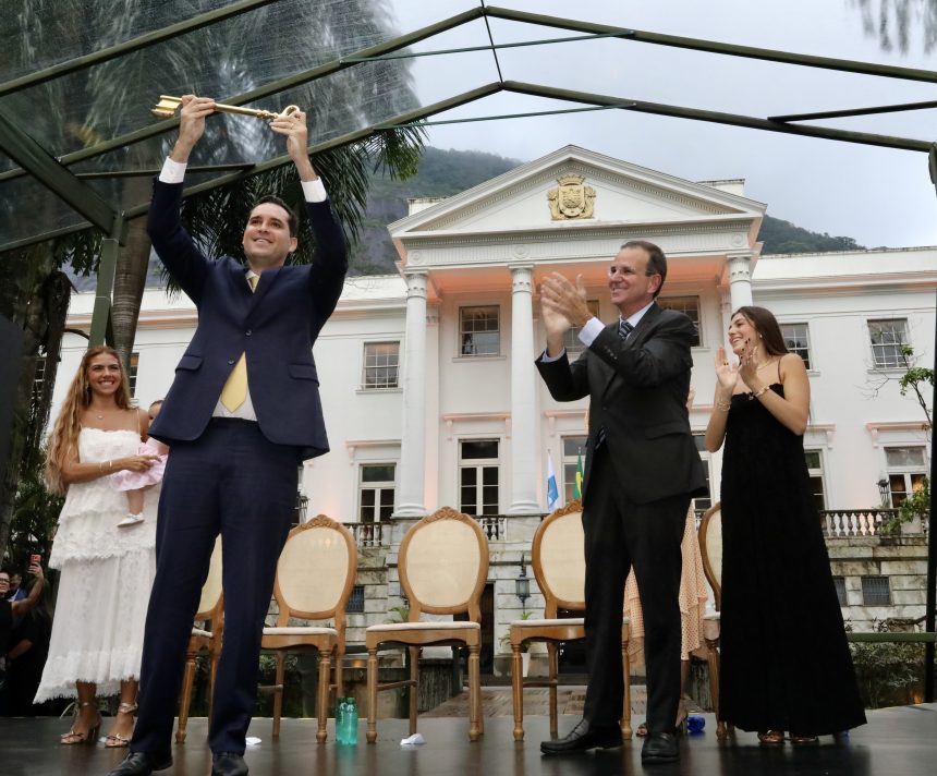 Carnaval 2027 com 15 escolas no Grupo Especial e reajuste anual dos servidores: os compromissos do novo prefeito Cavaliere