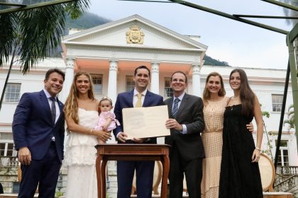 De Eduardo para Eduardo: Paes passa o bastão da prefeitura a Cavaliere e dá o tom de sua campanha ao governo do estado