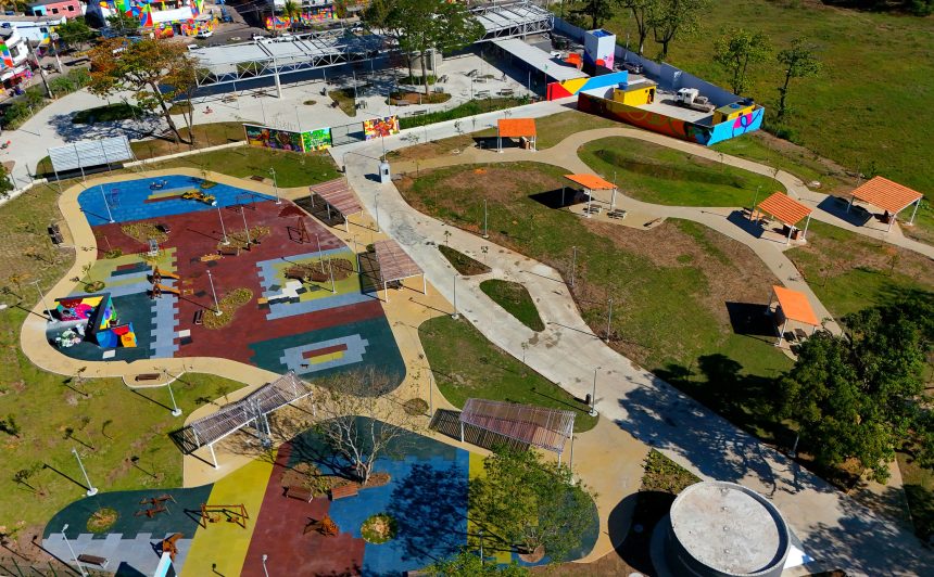 Vista aérea do Parque Realengo Susana Naspolini, na Zona Oeste, que passará por obras de expansão após homologação de licitação pela prefeitura