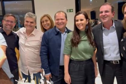 O chefe do clã, Washington Reis, cobrou o compromisso de Paes com a família, de construir um hospital em Caxias, caso a chapa saia vencedora das eleições – Foto/Reprodução