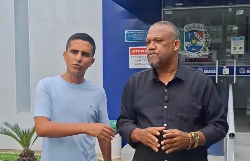 Os vereadores de Maricá Hadesh, do PT (à esquerda), e Chiquinho, do PL