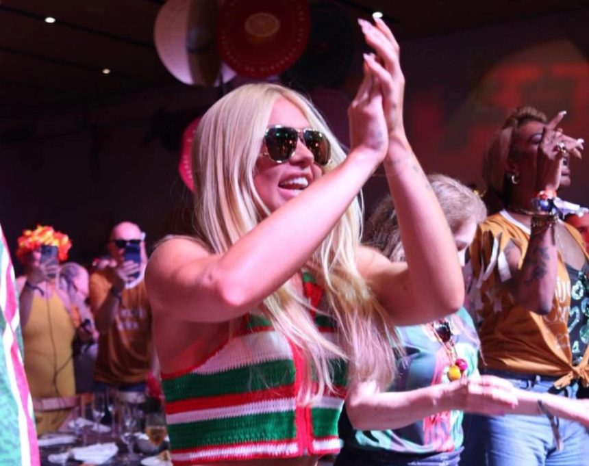 Virgínia Fonseca na Feijoada da Apuração, uma parceria entre o Hotel Fairmonr e o Camarote Arpoador