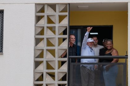 Lula e Eduardo Paes participam da entrega de novos apartamentos do Morar Carioca do Aço
