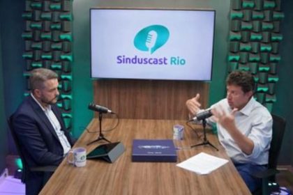 O vice-presidente de Fundos de Investimento da Caixa, Sérgio Bini. e o presidente do Sindicato da Indústria de Construção Civil (Sinduscon-Rio), Cláudio Hermolin