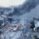 A Avenida Brasil congestionada por causa do incêndio na loja Motocriss, em Ramos