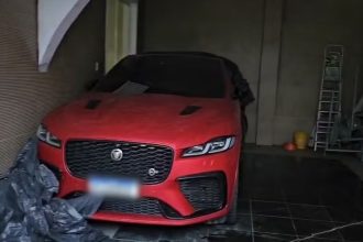 Policiais encontraram um Jaguar roubado em Nova Iguaçu em operação contra CV