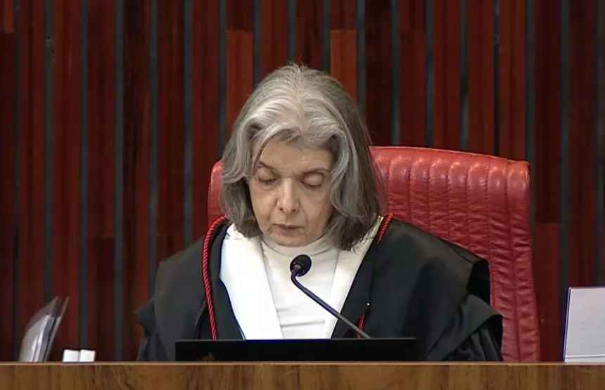 Presidente do TSE, Cármen Lúcia marcou para 24 de março a retomada do julgamento do caso Ceperj, que já tem dois votos pela cassação do governador Cláudio Castro.