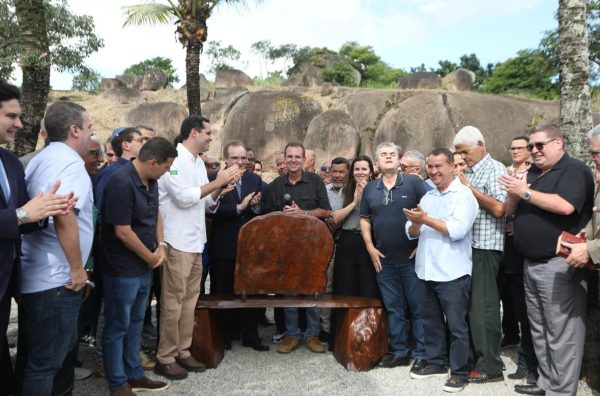 Paes lança obras do Parque Terra Prometida, em Santa Cruz; contrato com a empresa que venceu a licitação será de R$ 13,8 milhões 55 O prefeito Eduardo Paes (PSD) lança o Parque Terra Prometida