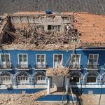 Parte do telhado da Casa dos Poveiros desaba no Rio Comprido