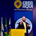 O presidente do CREA-RJ, engenheiro Miguel Fernández, na abertura do CREA AQUI: anúncio de nova tecnologia que vai aprimorar o sistema