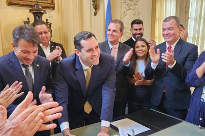 Eduardo Cavaliere toma posse como prefeito mais jovem da história do Rio