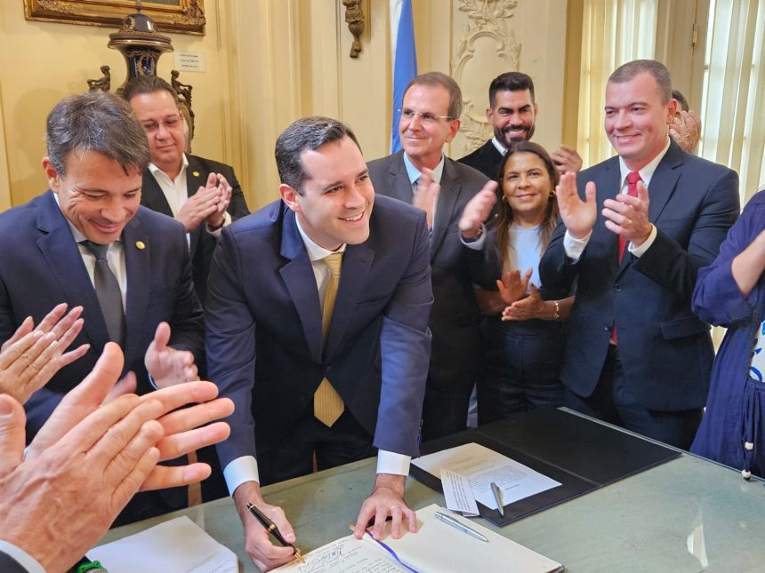 Eduardo Cavaliere toma posse como prefeito mais jovem da história do Rio
