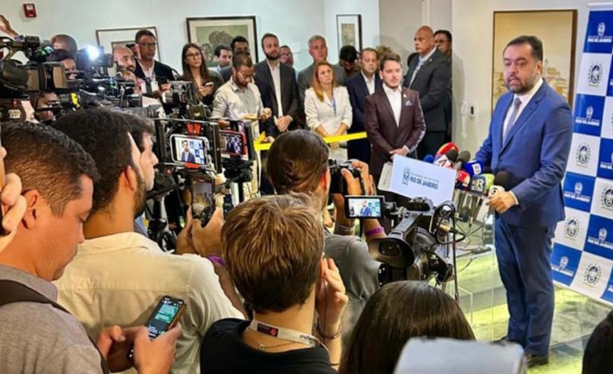 O governador Cláudio Castro na última entrevista coletiva antes de assinar a carta de renúncia