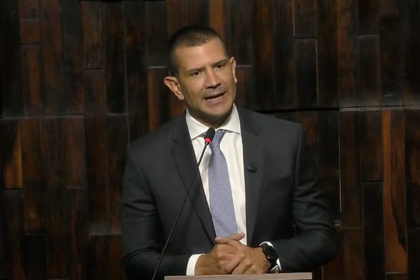 Douglas Ruas no plenário da Alerj