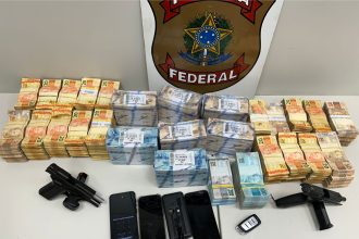 PF apreende R$ 800 mil de grupo criminoso em Niterói; policial militar e outros quatro são presos