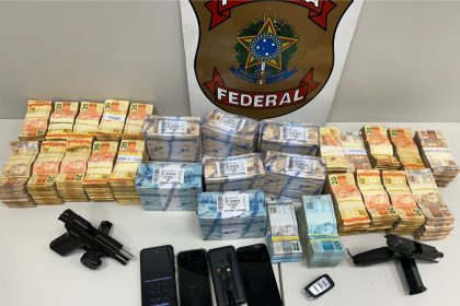 PF apreende R$ 800 mil de grupo criminoso em Niterói; policial militar e outros quatro são presos