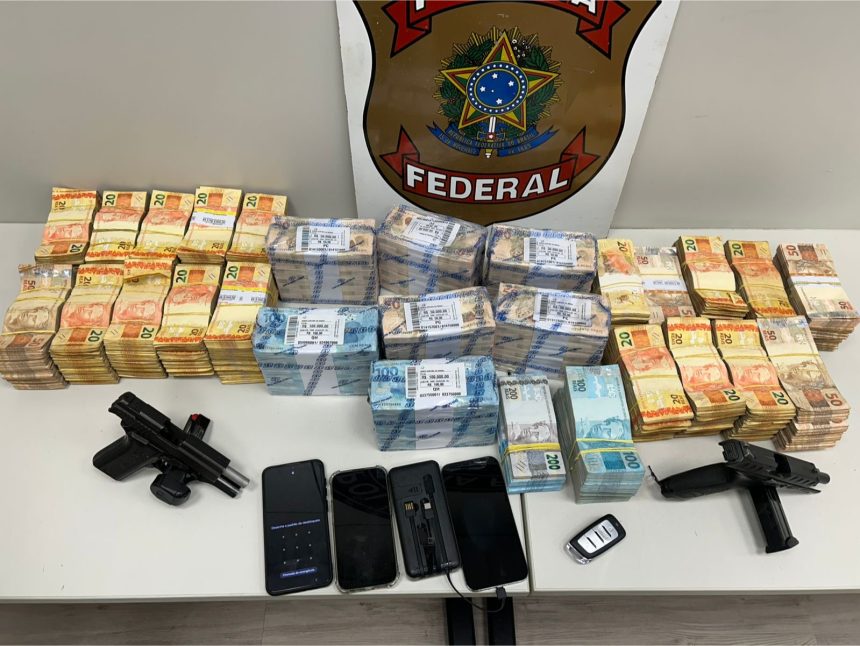 PF apreende R$ 800 mil de grupo criminoso em Niterói; policial militar e outros quatro são presos