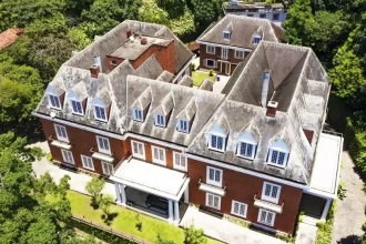 Mansão de luxo considerada a mais cara do país, no Leblon