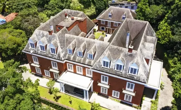 Mansão de luxo considerada a mais cara do país, no Leblon