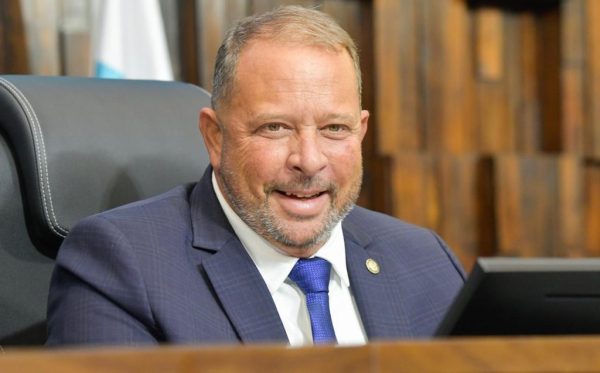 Vereadora do PL propõe entrega da Medalha Pedro Ernesto a Delaroli, presidente da Alerj