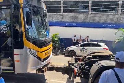 Detro-RJ reboca ônibus do BRT em Mesquita