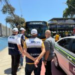 Agentes do Detro-RJ rebocam carro do BRT