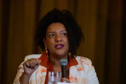 Deputada Renata Souza (PSOL), da Comissão de Defesa dos Direitos da Mulher da Alerj