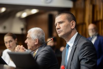 Deputados de oposição classificam como manobra a eleição de Douglas Ruas para a presidência da Alerj