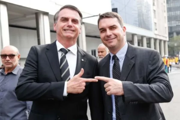 Flávio é incluído como advogado de defesa de Bolsonaro no STF