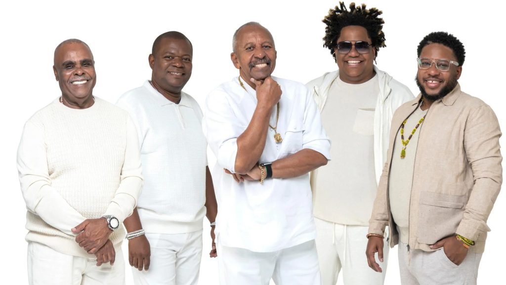 Bora lá: fim de semana no Rio tem Péricles e Ferrugem juntos, exposições e teatro 63 fundo de quintal