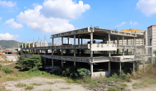Obra inacabada do Hospital da Mãe, em São Gonçalo, já consumiu mais de R$ 10 milhões dos cofres estaduais; unidade está abandonada há mais de dez anos 48 Obra inacabada do Hospital da Mãe, em São Gonçalo, já consumiu mais de R$ 10 milhões dos cofres estaduais; unidade está abandonada há mais de dez anos