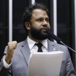 Pastor Henrique Vieira pede ao TCE suspensão de edital que destina R$ 10 milhões a projetos religiosos