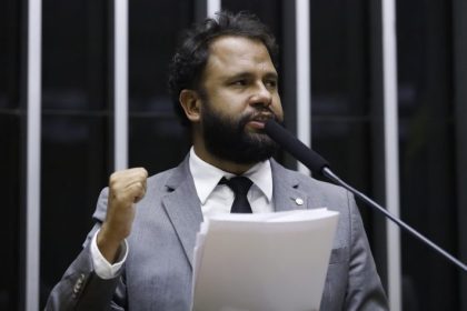 Pastor Henrique Vieira pede ao TCE suspensão de edital que destina R$ 10 milhões a projetos religiosos