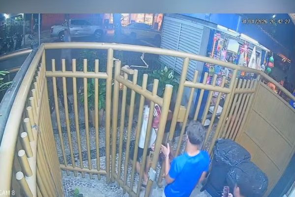Adolescente investigado por estupro coletivo em Copacabana se entrega à delegacia de Belford Roxo; menor é alvo de duas denúncias