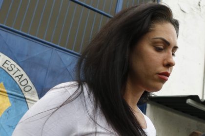 Monique Medeiros, ré pelo homicídio do filho Henry Borel, deixa a prisão no Instituto Penal Santo Expedito, em Bangu.