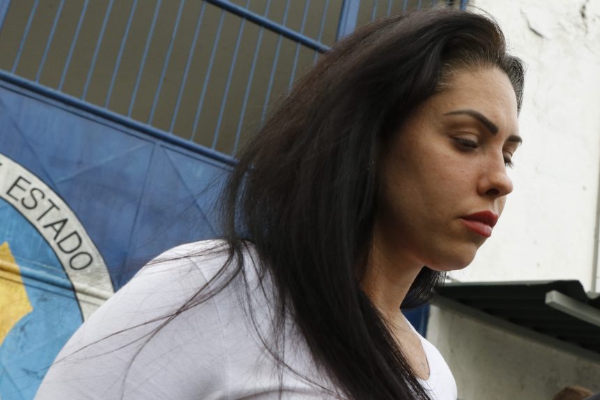 Monique Medeiros, ré pelo homicídio do filho Henry Borel, deixa a prisão no Instituto Penal Santo Expedito, em Bangu.