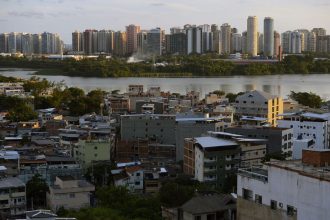 Imagem aérea da Muzema, que está entre comunidades "piloto" de projeto de reocupação