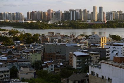 Imagem aérea da Muzema, que está entre comunidades "piloto" de projeto de reocupação