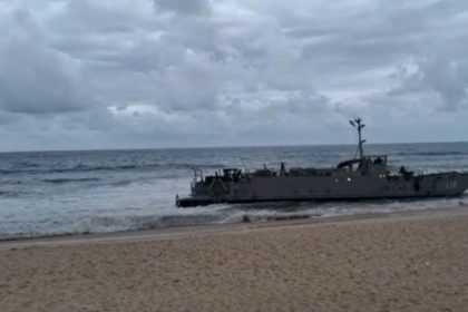 navio marinha praia da macumba