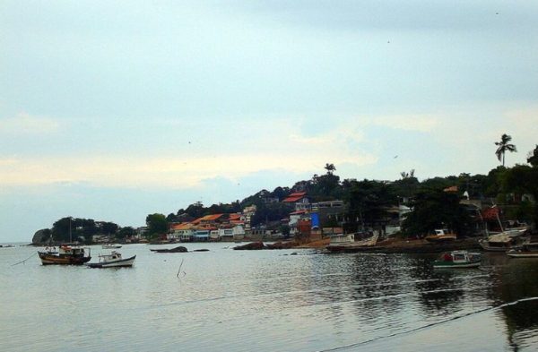 Justiça determina vistoria em construções irregulares na orla de Pedra de Guaratiba