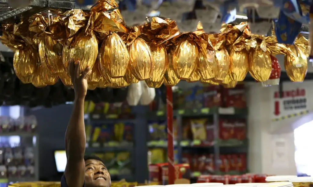Páscoa 2026: ovos e barras de chocolate no estado do Rio estão 16,8% mais caros do que no ano passado