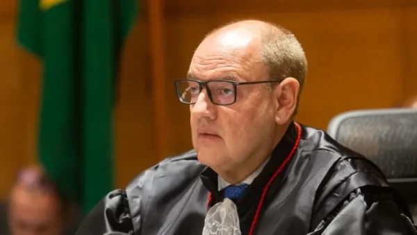 governador interino Ricardo Couto de Castro, que assume Executivo estadual antes de eleição indireta