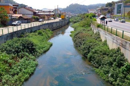 Rio Bengalas, em Nova Friburgo, receberá obras de rebaixamento da calha e reconstrução de travessias para ampliar a capacidade de escoamento e reduzir o risco de enchentes