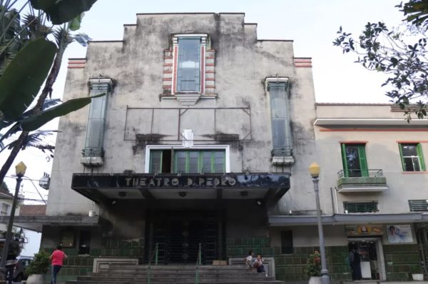 Sete anos de impasse: Theatro Municipal de Petrópolis segue fechado e sem previsão de reabertura; valor da obra já ultrapassa R$ 2 milhões
