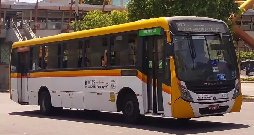 Ônibus da empresa Transportes Paranapuan